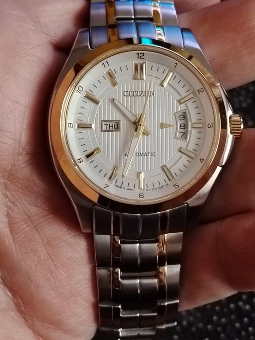 Часы механические наручные