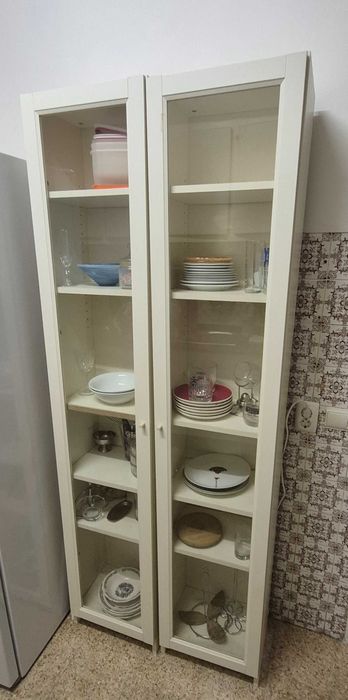 Estes são dois armários de estante IKEA Billy Byom