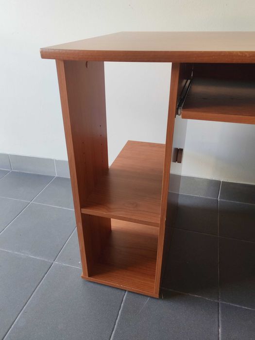 Secretária de Computador com Prateleiras | 130x76x55 cm