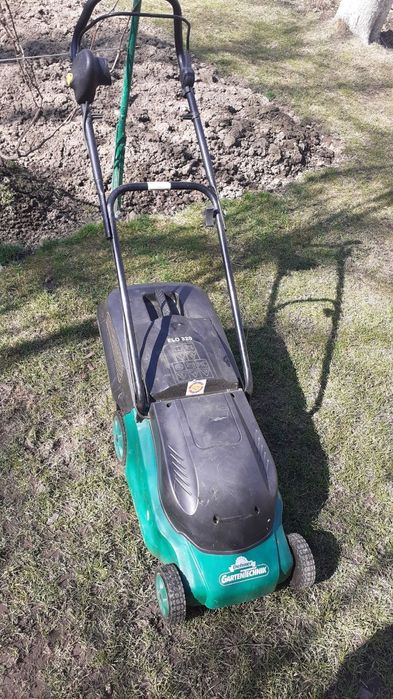 Газонокосарка в  хорошому стані