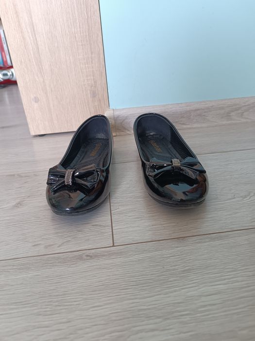 Balerinki lakierki czarne 38 kokarda