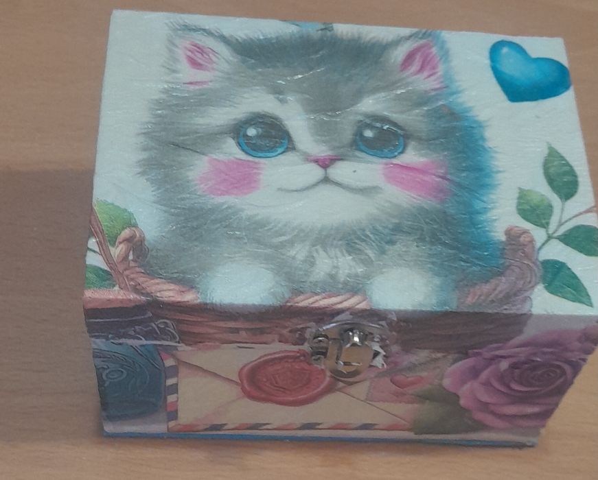 Vendo caixinha de madeira