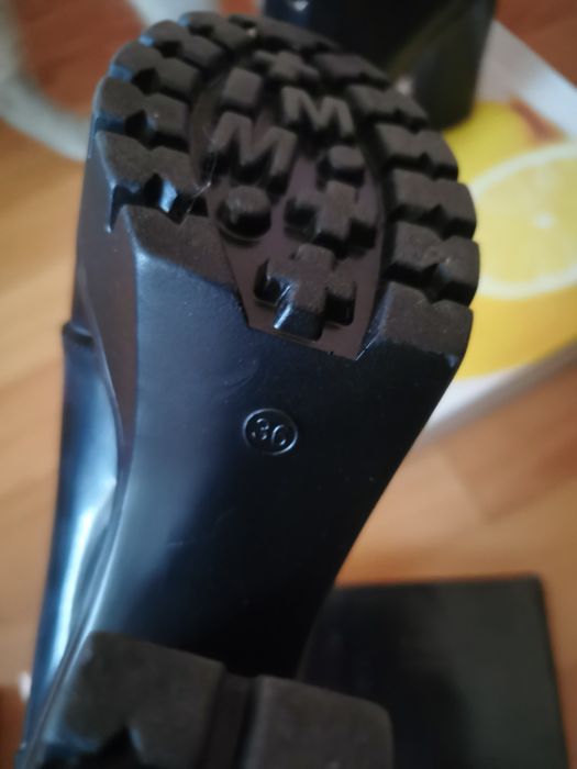 Чорні жіночі ботильйони