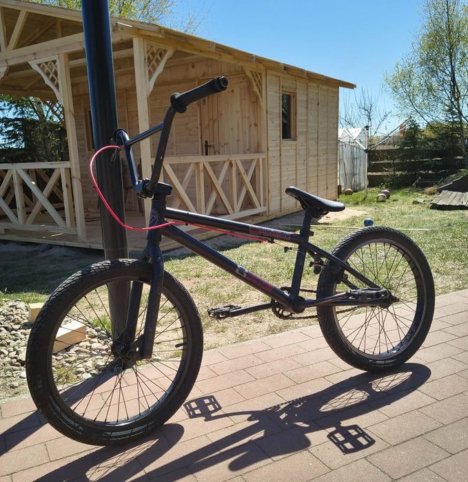 Sprzedam BMX Eastern Piston – stan dobry, gotowy do jazdy.