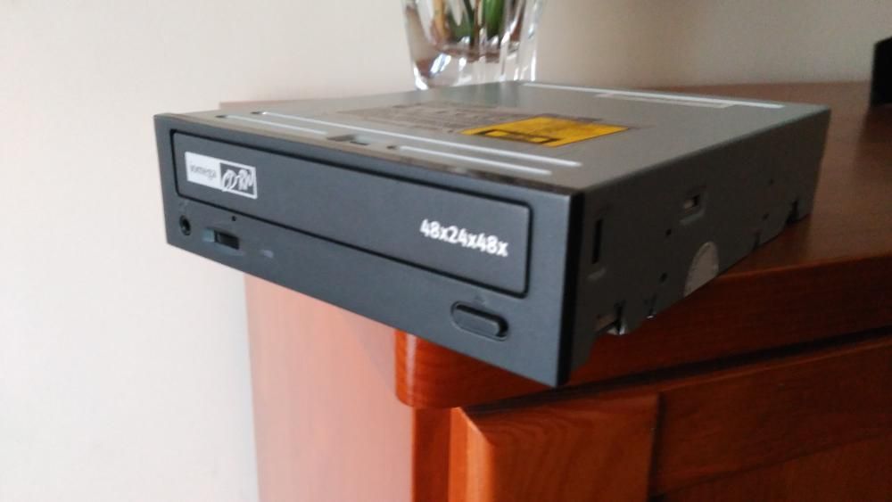 CD reader/writer for desktop computer64586017241218122