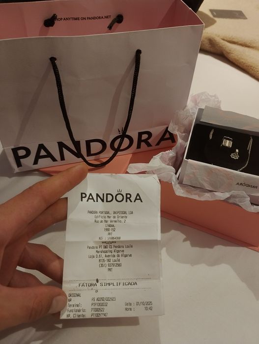 2 Colares Pandora, com 2 berloque