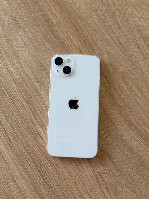 iPhone 13.