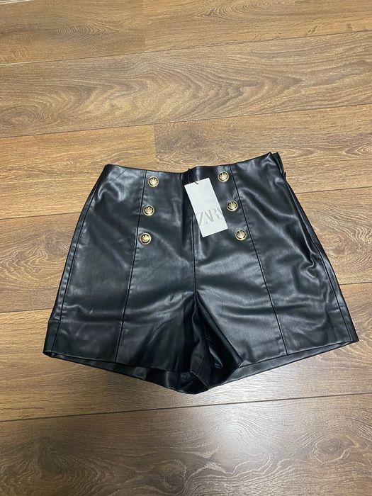 Шорти зі штучної шкіри від Zara