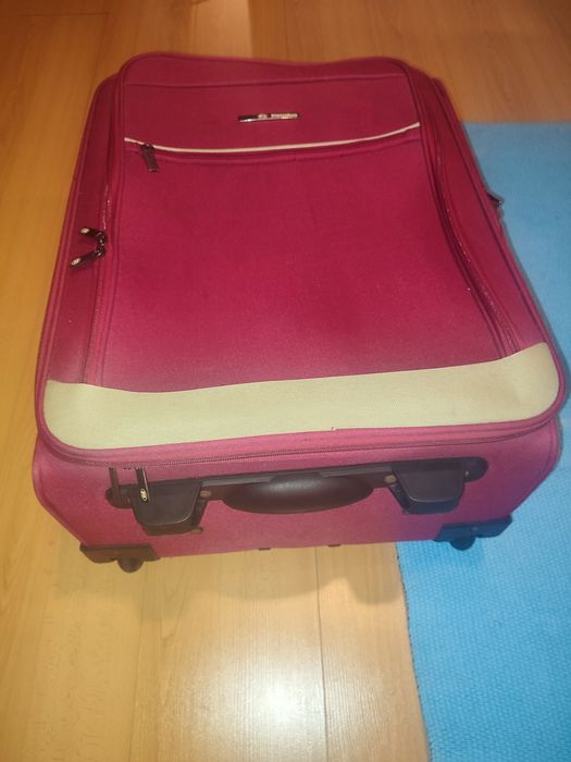 mala grande de viagem com 2 rodas, tamanho nas fotos