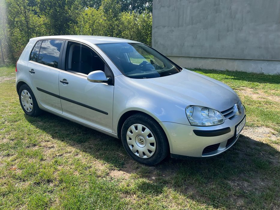 Автомобіль Фольксваген гольф 5