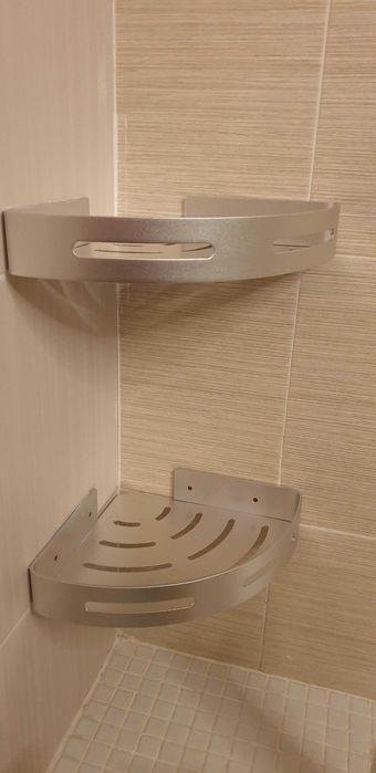 Prateleiras de canto para casa de banho