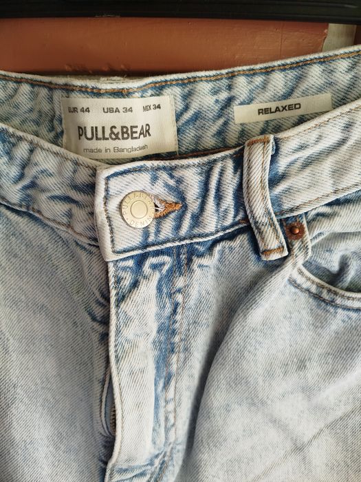 Calças de ganga clara Relaxed Pull and Bear