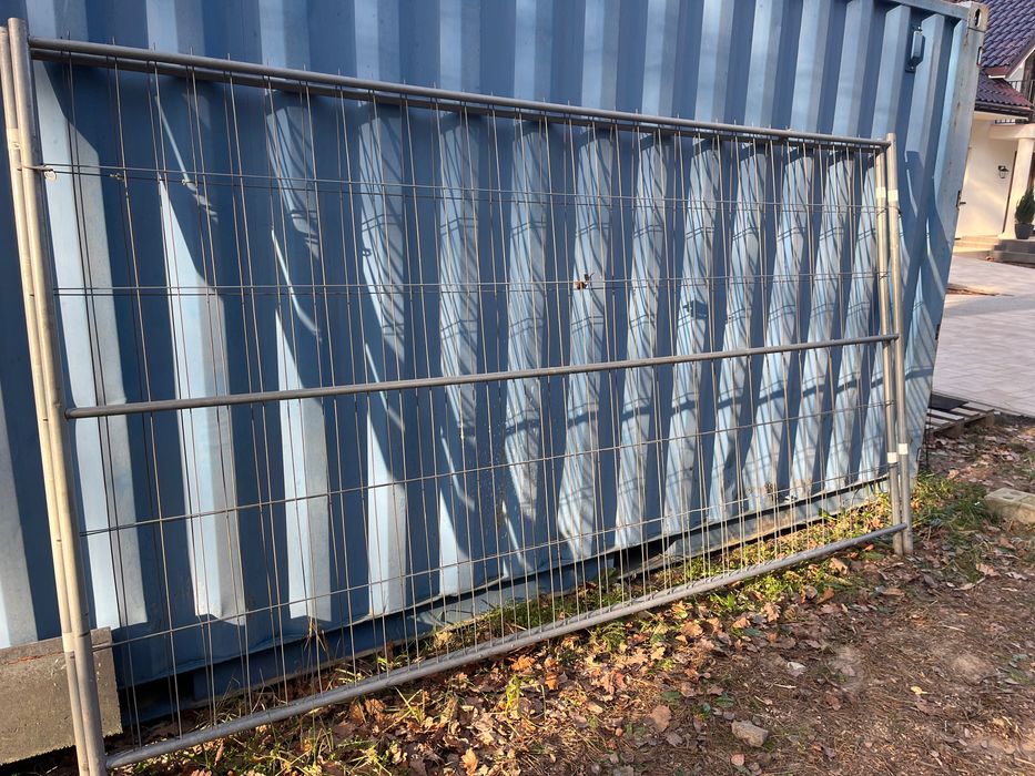 ogrodzenie tymczasowe wraz z stopami betonowymi