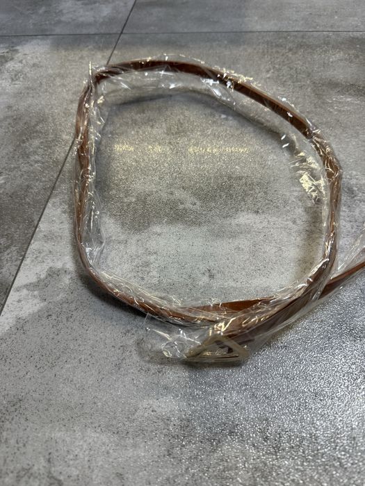 Nowy cienki brązowy pasek damski 110 cm złota klamra trójkąt