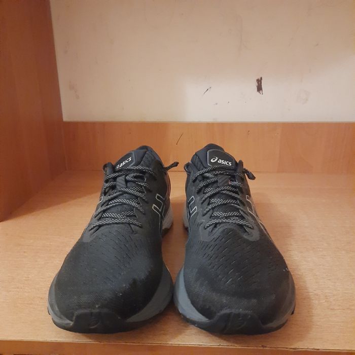 Продам кросівки асікс