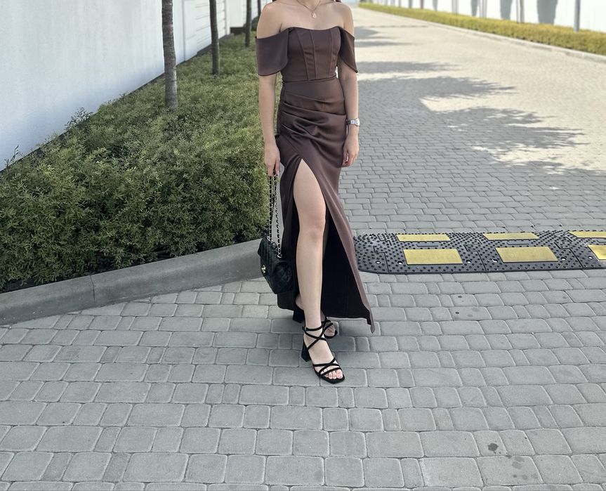 Продається вечірня сукня, одягнута один раз, в ідеальному стані.