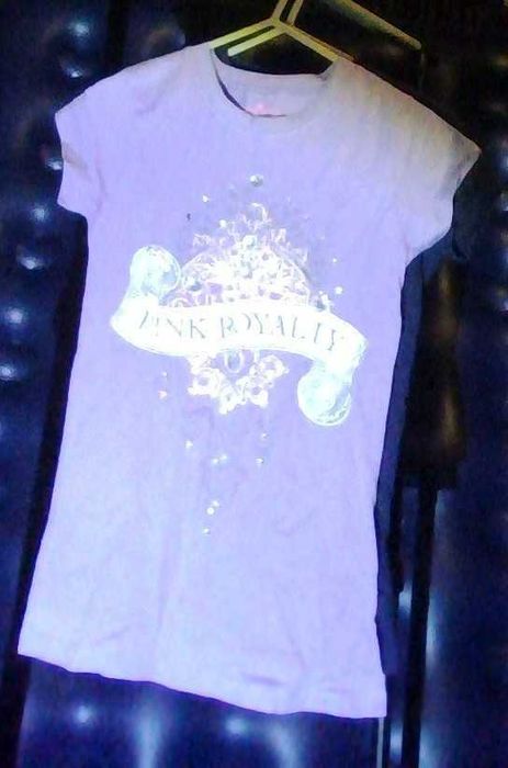 Футболка жіноча приталена зі стразами та принтом