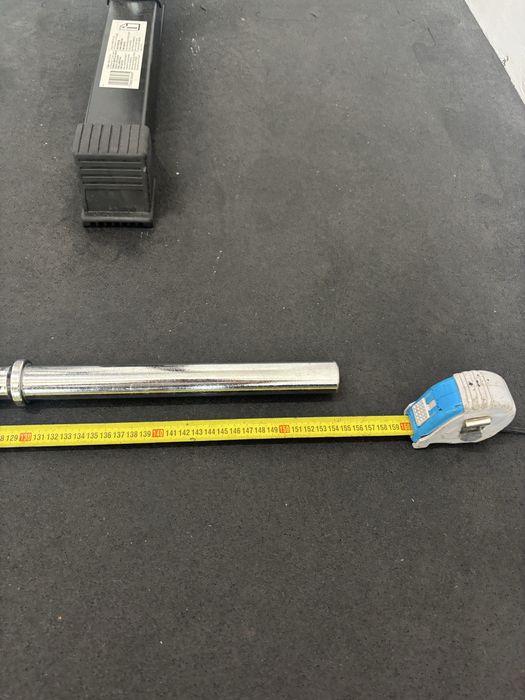 Gryf prosty 155 cm. Otwór - 25 mm.