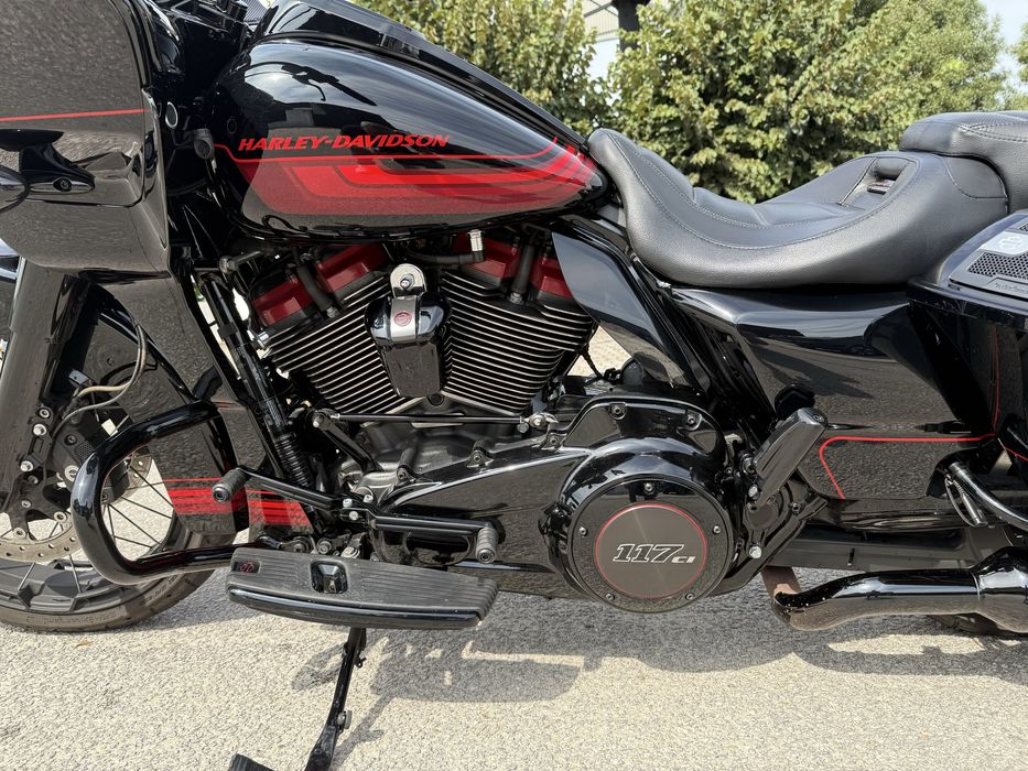 Road Glide CVO Black Hole