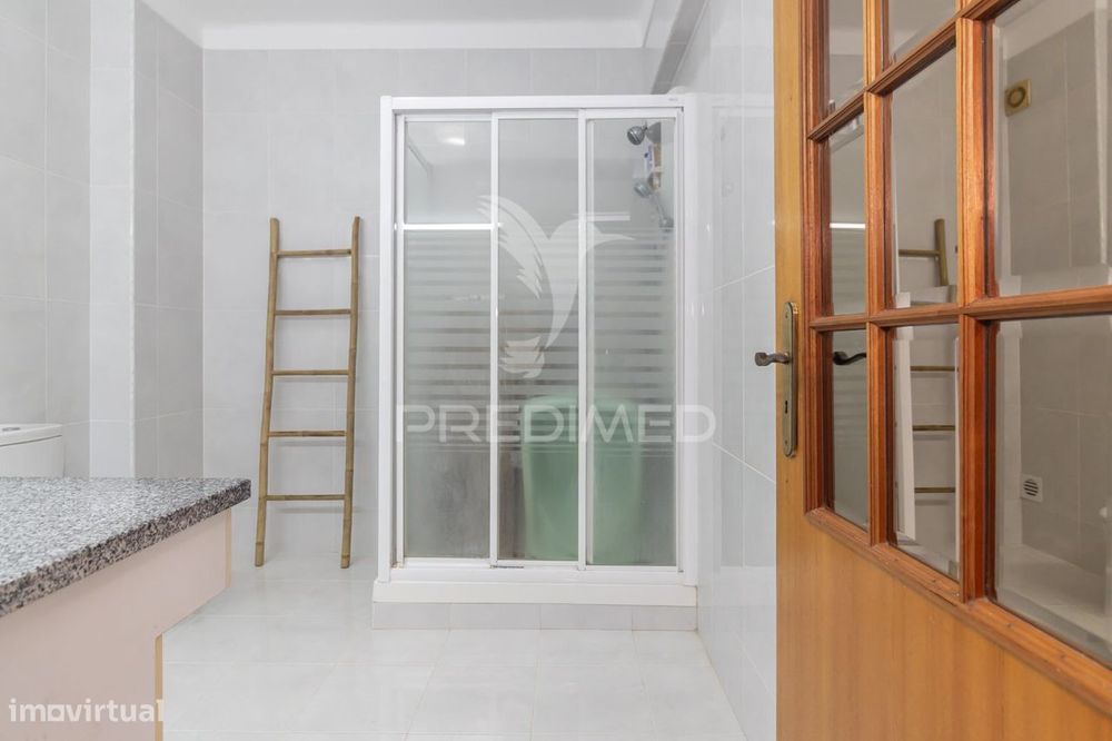 Apartamento T2 com 2 Marquises ,4 Caminhos em Setúbal.