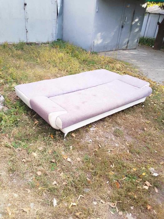 Диван-еврокнижка . Длина 2.3м.