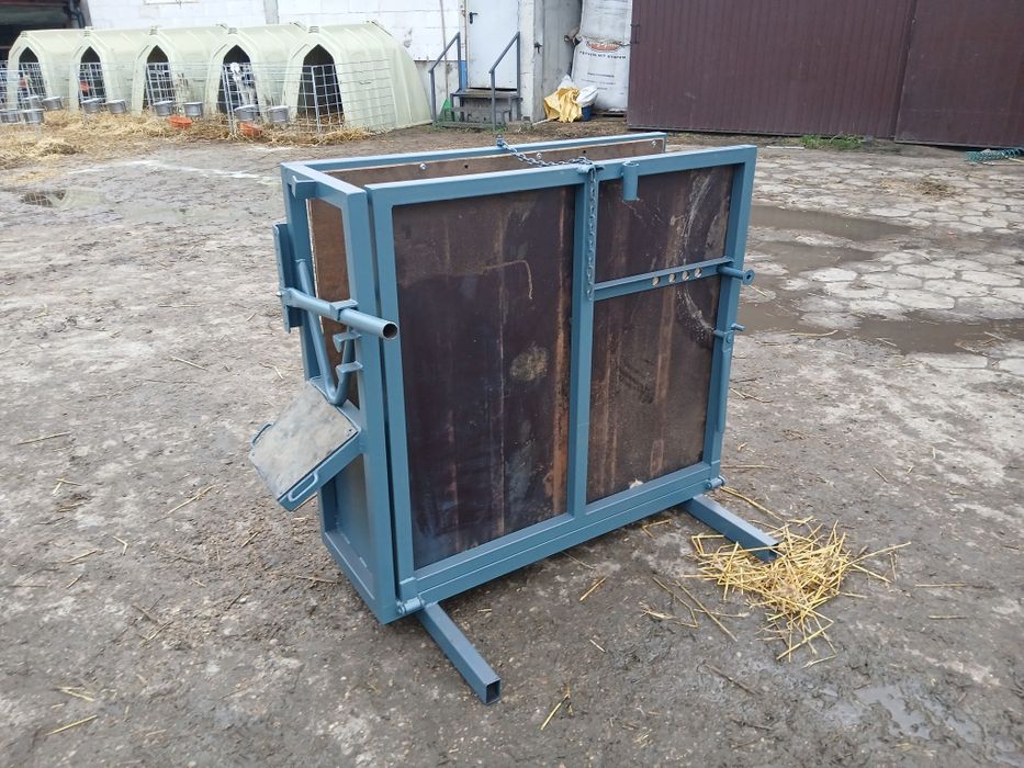 Klatka,poskrom do dekornizacji wypalania rogòw u cieląt