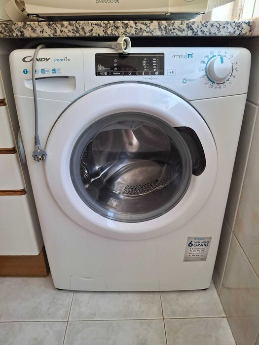 Vendo máquina de lavar roupa AVARIADA - Candy SmartPro (capacidade de 7kg, 1200 RPM), modelo com conectividade Simply-Fi.