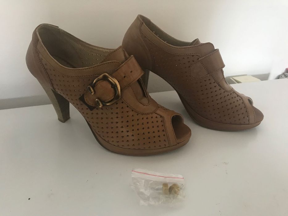 Sapatos Castanhos Camel Nº 37 como NOVOS