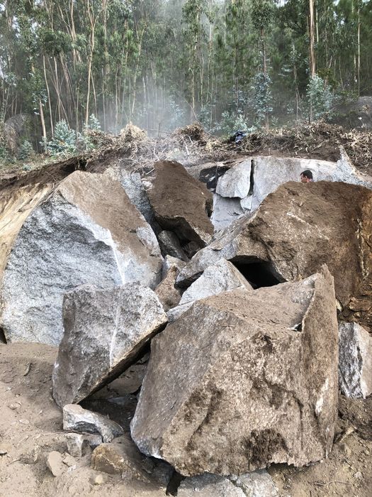 Partir pedra demoliçao de rocha