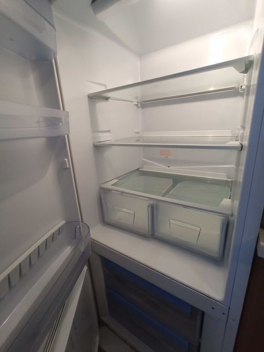 Lodówka Indesit Baan 10 półki, szuflady komplet