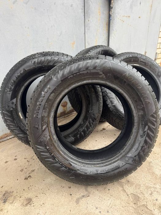 Зимова гума 215/65 R16