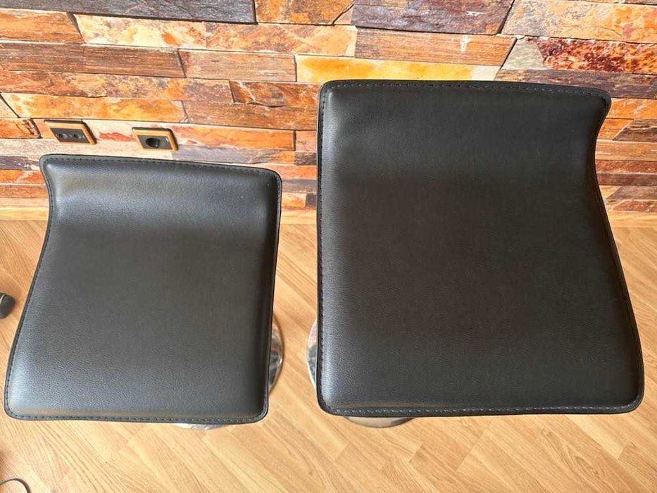 2 bancos de bar de couro sintético Lars – preto