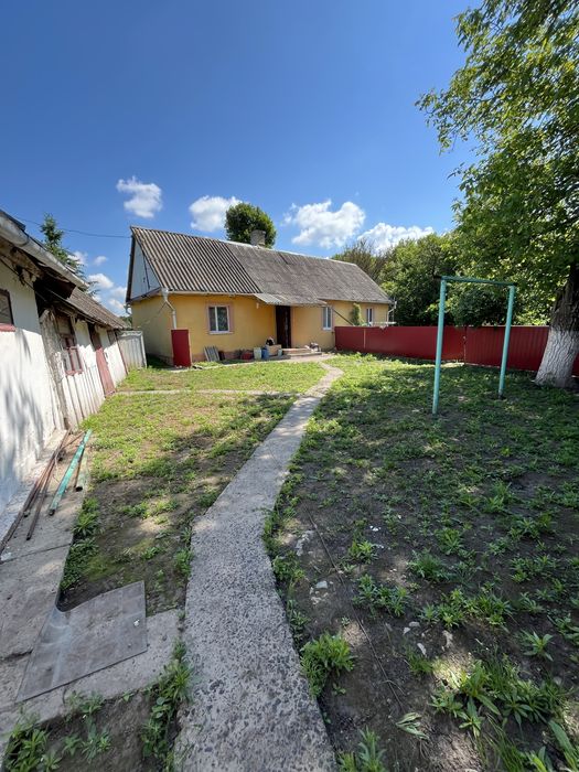 Продам будинок біля міста