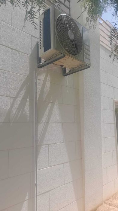 Técnico e serviço do ar condicionado no Algarve
