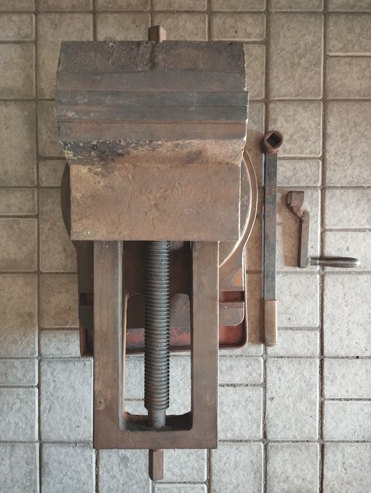 Тиски станочные,длина губок 250 мм. производства СССР.