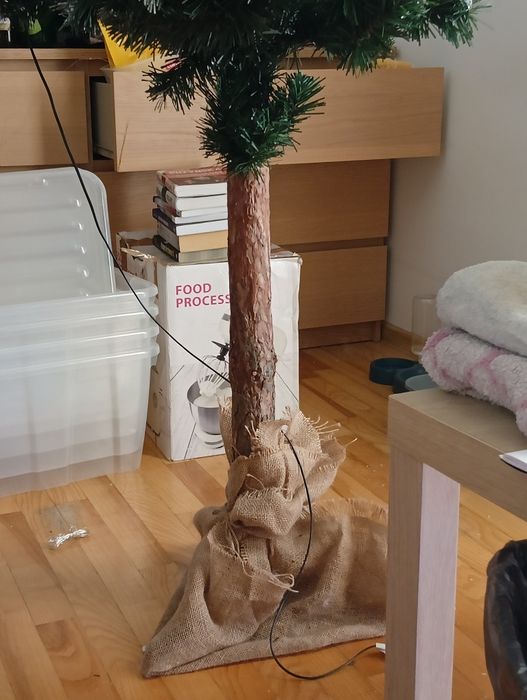 Choinka sztuczna na pniu