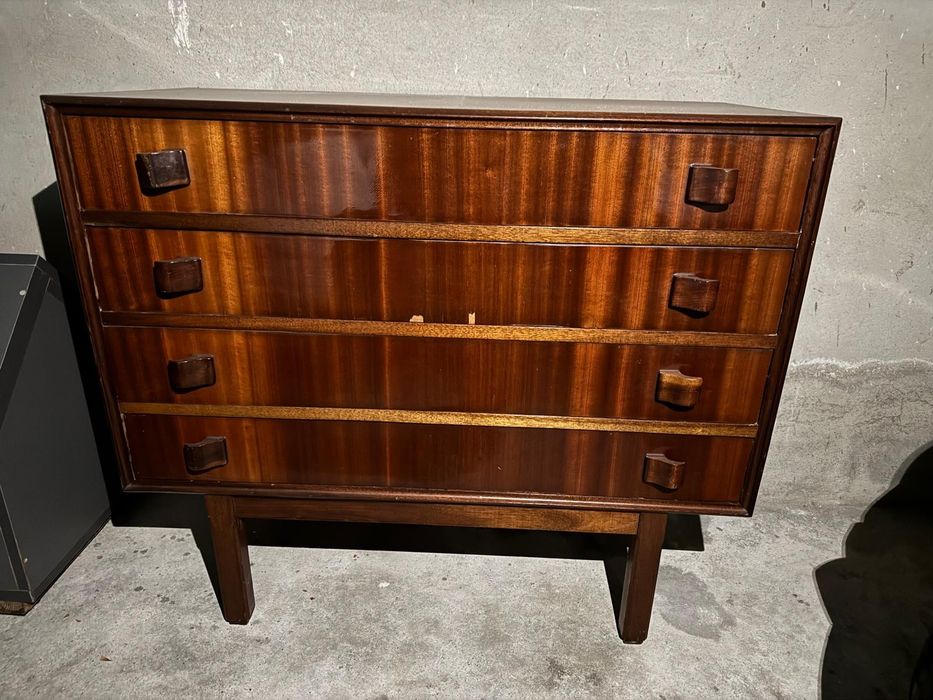 Cómoda de quarto usada