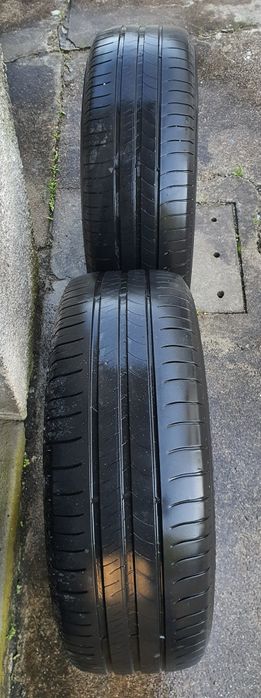 Pneus Michelin 205/60 R16.