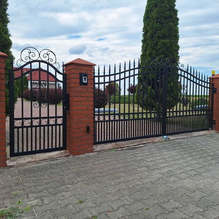 Ogrodzenia z bloczków łupanych, metalowe, frontowe, bramy, furtki