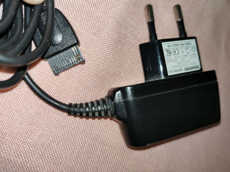 Телефон Siemens A65 цветной с зарядкой