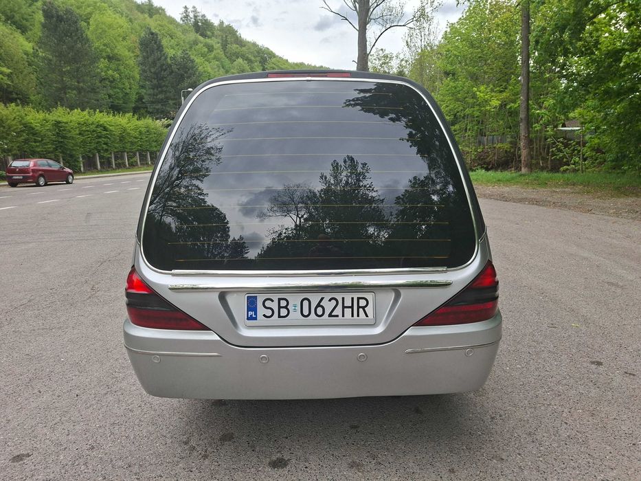 Karawan pogrzebowy Mercedes Benz