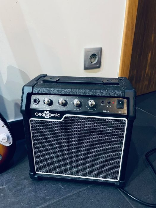 Guitarra elétrica LA + Pedaleira + Amplificador