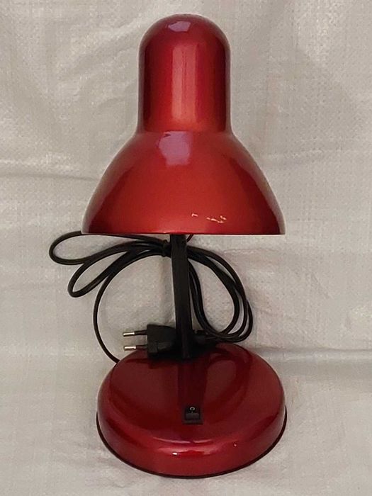 Лампи настільні нові металеві з ледь помітними дефектами фарбування