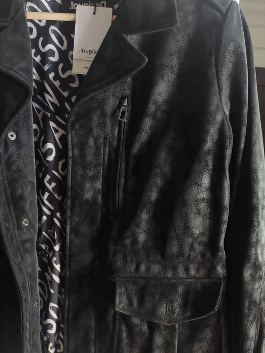 Casaco preto da desigual com etiqueta