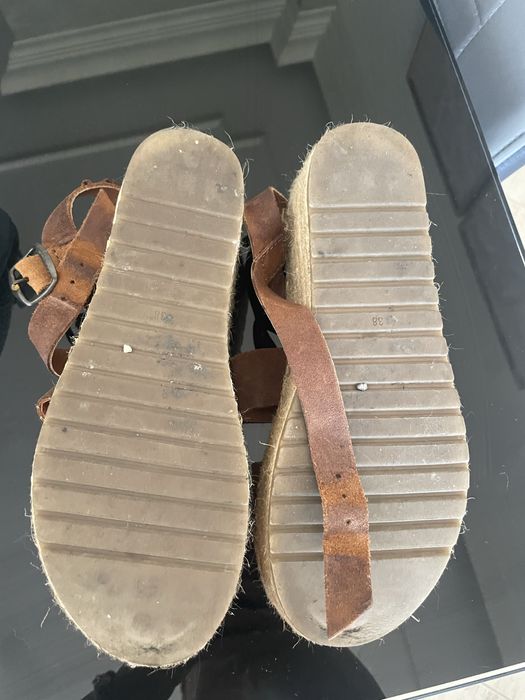 Sandalias pele castanhas cunha