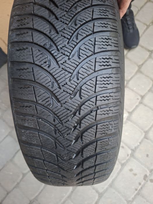 Oryginalne Alufelgi Renault z oponami zimowymi Michelin 205/60 R16