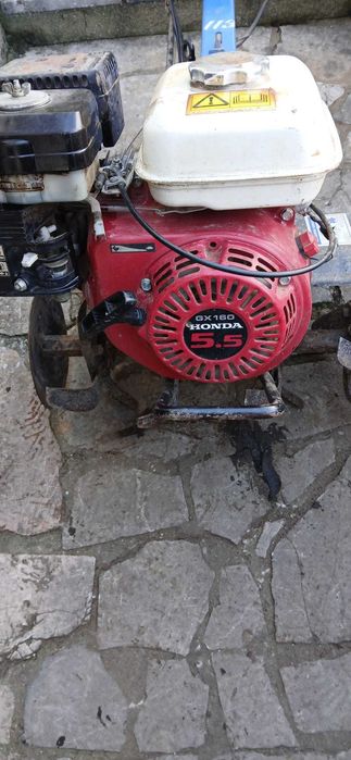 Alfaias-agrícolas-      Moto enxada e espremedor de uvas