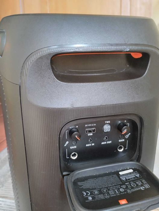 Coluna JBL PartyBox 110