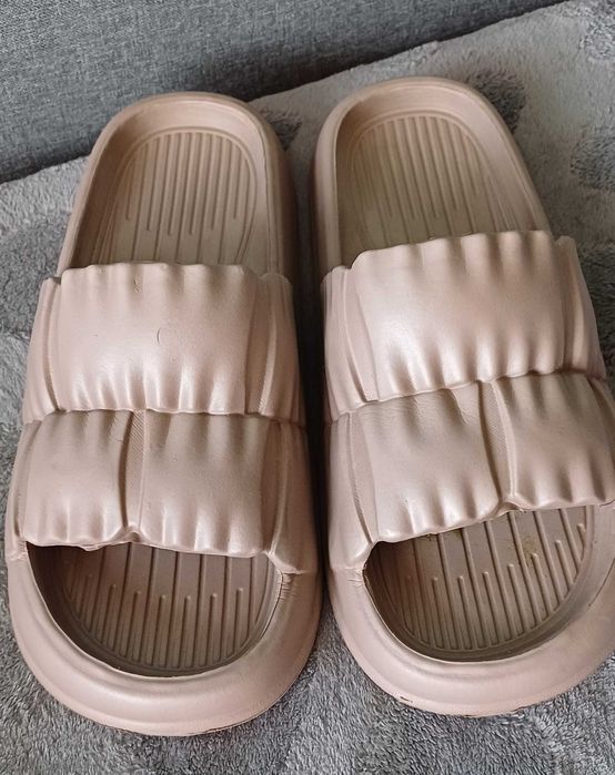 Шльопанці, капці жіночі