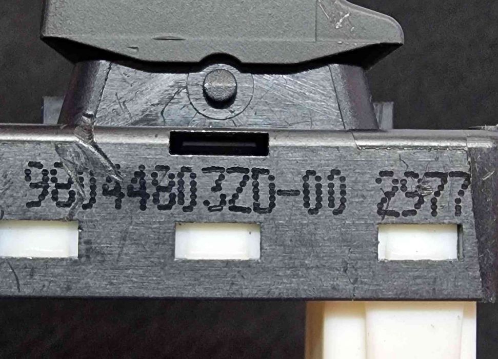 Comando / Botão / Interruptor Vidros Frente Direito 98044803ZD - PEUGEOT 3008 II SUV